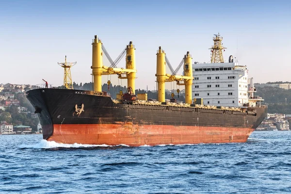 国际集装箱货物的船舶在海上航线，水运输概念 — 图库照片