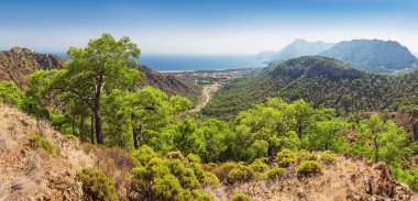 panoramik bir dünya ve Türkiye'de - Çıralı veya Chirali Antalya, Akdeniz ile dev dağlarla çevrili kurulu yakınındaki en güzel plajı