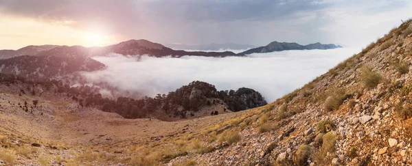 Krajobraz góry Tahtali w Turcji z mgły — Zdjęcie stockowe