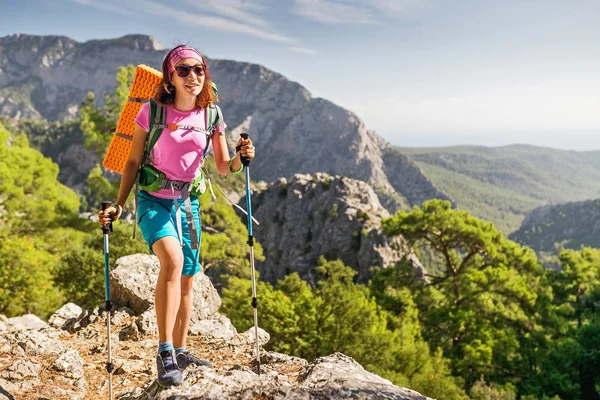 Woman hiker with backpack walking at summer Lycian Way in Turkey — Stock Photo, Image