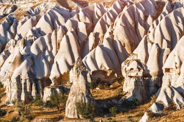 Peri bacaları veya mantar günbatımında adlı volkanik tüf kayalar 