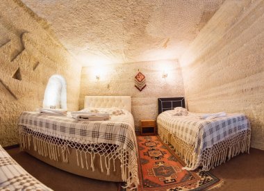Eylül 2017, Göreme, Kapadokya: Mağara otel odası Stylized eski bir Hıristiyan bir taş yeraltı şehir konut olarak