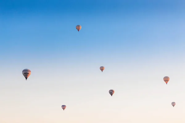 SEPTEMBER 2017, GOREME, CAPPADOCIA, TURKEY: The famous tourist attraction of Cappadocia - every morning balloon flight — Stock Photo, Image