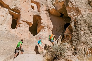 Eski mağara yeraltı şehri ve Kapadokya kilisede Haçlılar seyahat. Arkeoloji ve Turizm kavramı