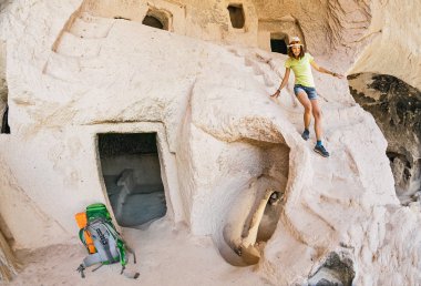 Kapadokya eski eski mağara şehirde turistik seyahat