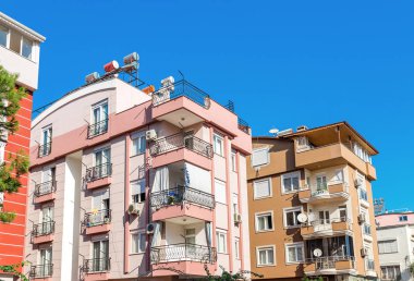 Sıcak iklim düşük katlı binada. Bir tesisi alanı deniz kenarında bir otel konsepti gayrimenkul