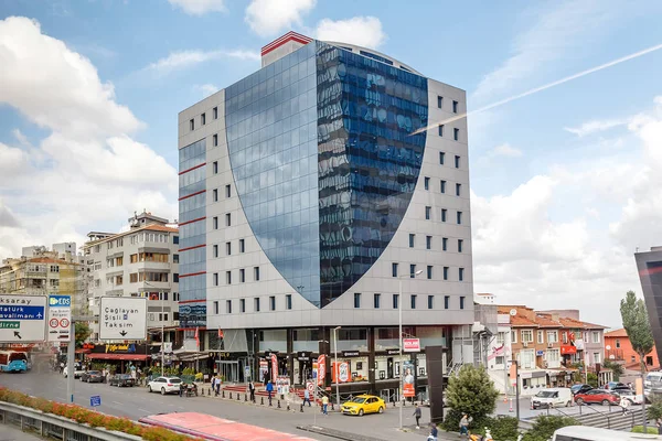 September 2017, Istanbul, Türkei: Geschäftszentrum für Glasbau in einem der belebtesten Viertel der Stadt — Stockfoto