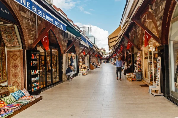 SEPTIEMBRE DE 2017, ISTANBUL, TURQUÍA: - Entrada al Bazar Arasta en Estambul cerca de la plaza Sultanahmet — Foto de Stock