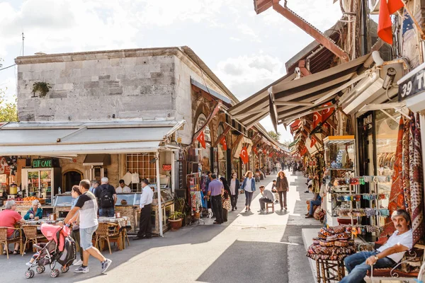 SEPTIEMBRE DE 2017, ISTANBUL, TURQUÍA: - Entrada al Bazar Arasta en Estambul cerca de la plaza Sultanahmet — Foto de Stock