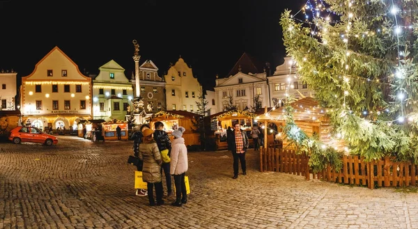 DEZEMBRO 2017, PRAGUE, REPÚBLICA CHECA: Feira do mercado de Natal em — Fotografia de Stock