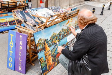 Eylül 2017, Istanbul, Türkiye: Istiklal Caddesi'ndeki Istanbul'da sokak ressam