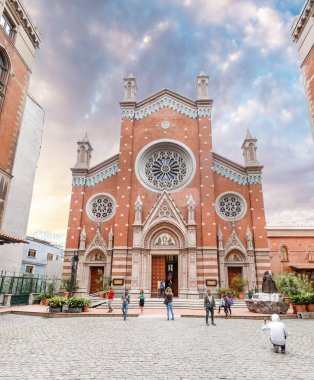 Eylül 2017, Istanbul, Türkiye: Ünlü ziyaret landmark Sent Antuan Kilisesi'nin popüler bir turizm