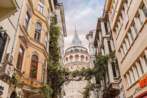 Destino turístico famoso Galata Tower em Istambul, Turquia — Fotografia de Stock