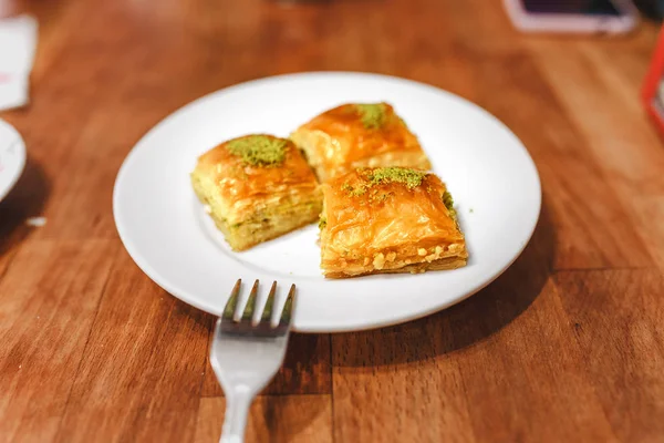 Postre turco Baklava en la cafetería — Foto de Stock