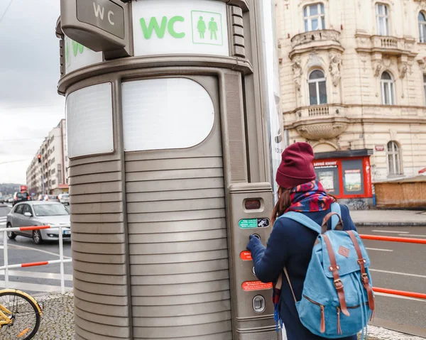 DECEMBER 2017, PRAGUE, CZECH REPUBLIC: Woman near modern outdoor toilet WC room at city street — Stock Photo, Image