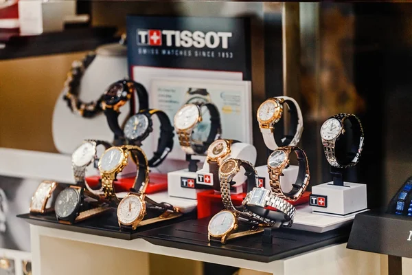 Ecember 2017, Карлові Вари, Чехія: Tissot розкішний годинник на рекламні матеріали для продажу — стокове фото