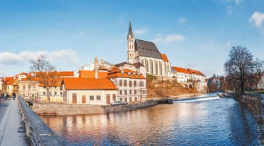 Aralık 2017, Cesky Krumlov, Çek Cumhuriyeti: Saint Vitus kilise bir tepe üzerinde Vltava Nehri içinde ortaçağ şehir Cesky Krumlov