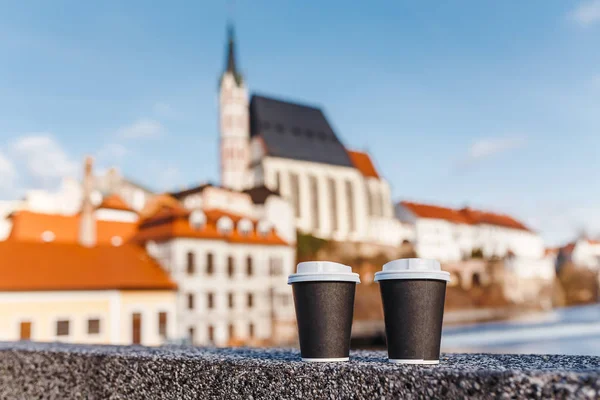 Saint Vitus kilise bir tepe üzerinde Vltava Nehri içinde ortaçağ şehir Cesky Krumlov