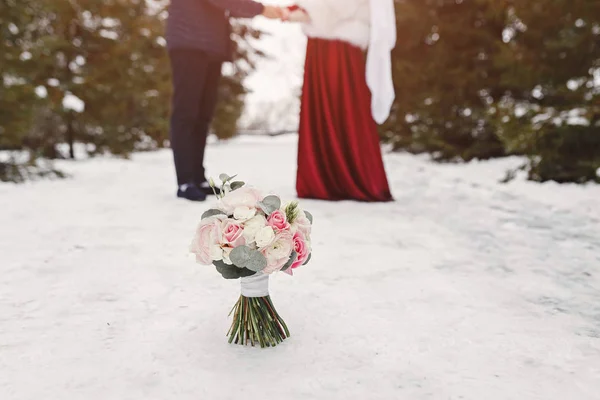 Winter rustic wedding ceremony outdoor — Stock Photo, Image