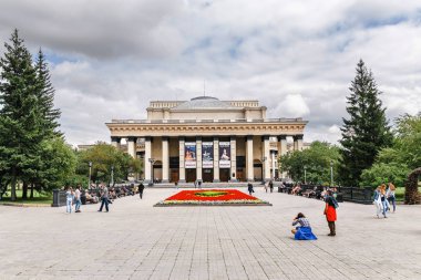 Novosibirsk, Rusya - 13 Temmuz 2017: Sıradışı mimarisini Devlet Opera ve bale Tiyatrosu