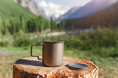 kase ve pişirme ekipmanları kamp olarak Kupası