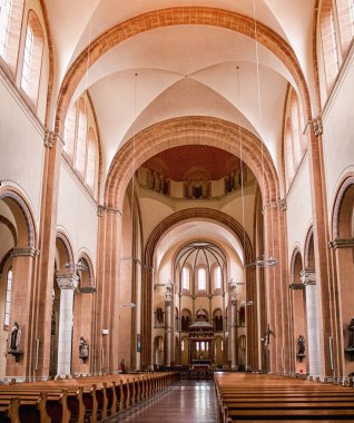 Viyana, Avusturya, 22 Mart 2017: panoramik iç St Francis Assisi Kilisesi, Viyana. Katedral 1898 yılında inşa edilmiş