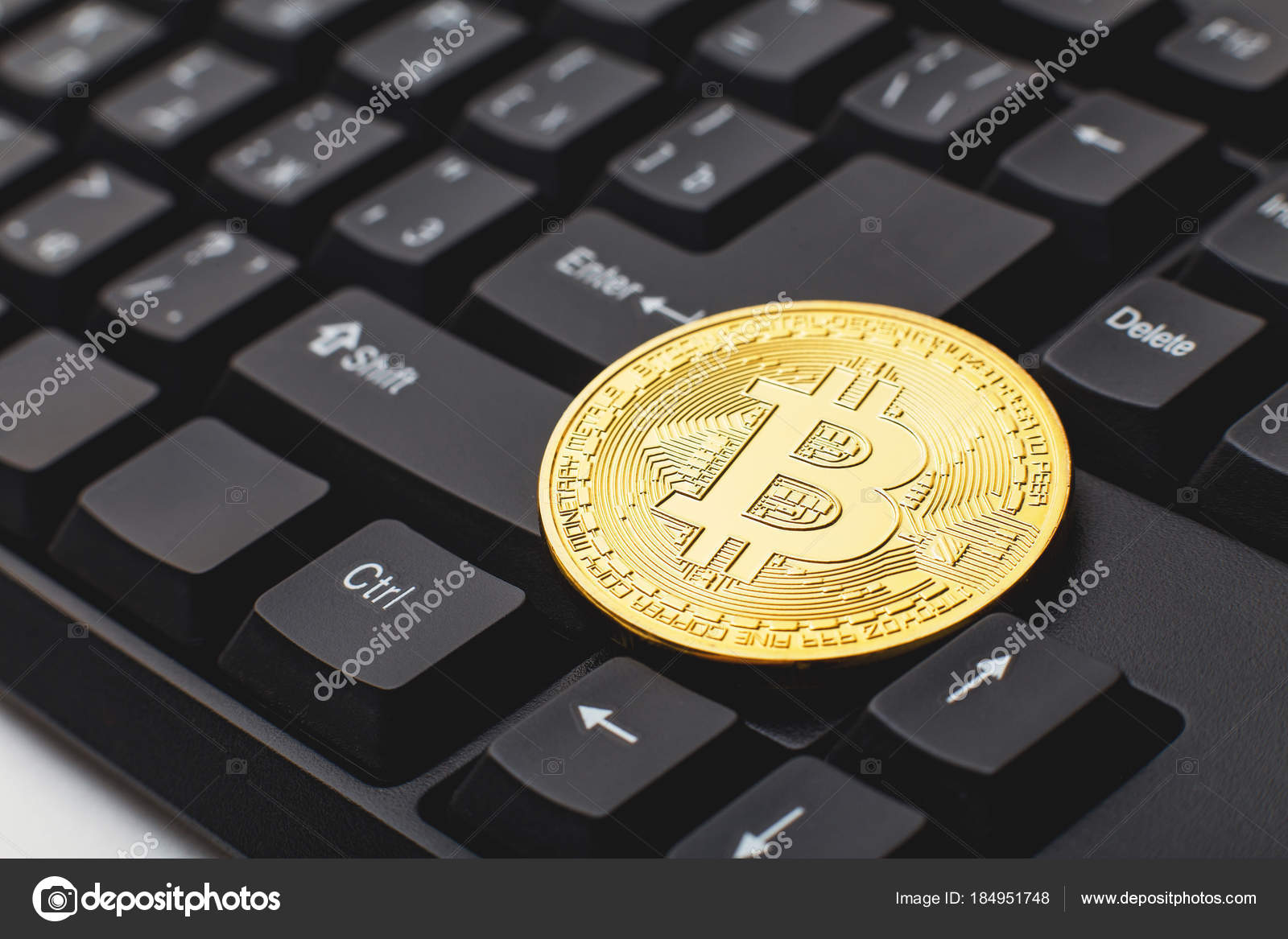 计算机键盘上的比特币, 虚拟加密数字货币的挖掘概念—— 库存社论照片© frantic00 #184951748