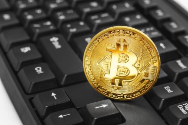 bitcoin, bilgisayar klavyesindeki sanal bir kripto dijital para incelemesi kavramı