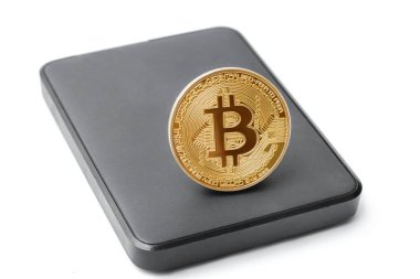 sanal bitcoin izole beyaz arka plan, madencilik ve ticaret kavramı üzerinde mobil sabit disk sürücü