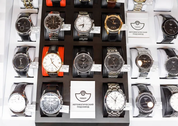 21 FEBRERO 2018, MEGA MALL, UFA, RUSIA: Tienda de relojes de pulsera de lujo Tissot — Foto de Stock