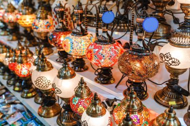Kapalı Çarşı, istanbul, Türkiye'de satışa lambalar