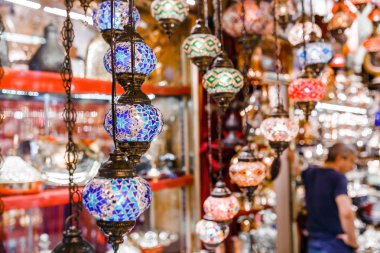 Kapalı Çarşı, istanbul, Türkiye'de satışa lambalar