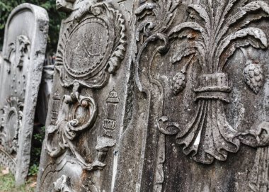 Topkapı Sarayı'nda heykel çeşme taş panelleri