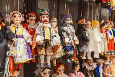 07 Aralık 2017, Prague, Çek Cumhuriyeti: Prag'dükkan Satılık çok farklı kukla bebek