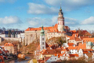 Çek Cumhuriyeti'nde Cesky Krumlov şehrin görkemli mimarisinin güzel panoramik manzarası