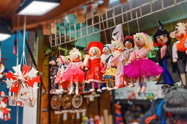 Традиційна лялька лялька на ринку — стокове фото