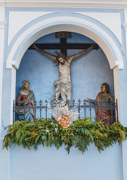 Keresztre feszítés, Jézus Krisztus, az egyház, vallás holiday koncepció közelében szabadtéri oltárnál — Stock Fotó