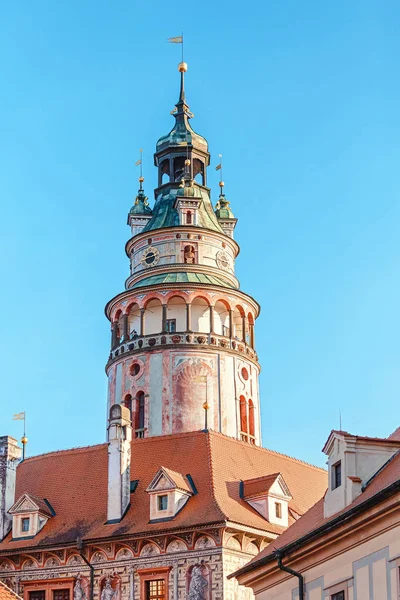 High tower of Cesky Krumlov Castle is one of the greatest sights of Czech Republic — Stock Photo, Image