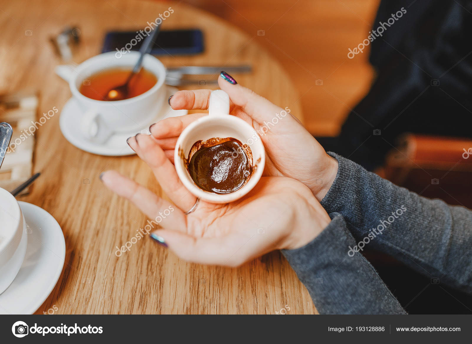 Guessing on the coffee grounds - the interpretation and meaning of symbols and figures 29 Guessing on the coffee grounds - the interpretation and meaning of symbols and figures 16