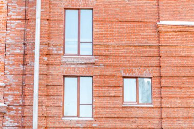 Tuz, nem ve flawful yapımı yanlış malzeme sorunları kavramı ile kaplı tuğla duvar inşa