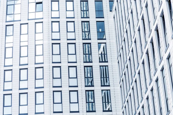 Extérieur du bâtiment de gratte-ciel de bureau en verre — Photo