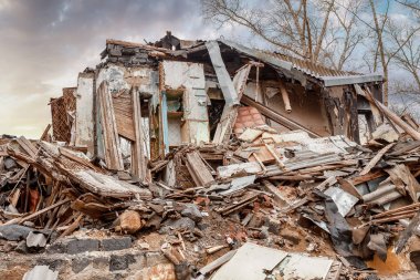 korkunç deprem sonucunda konut yapı kalıntıları
