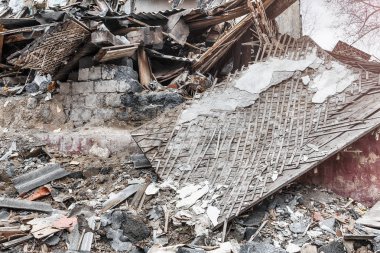 korkunç deprem sonucunda konut yapı kalıntıları