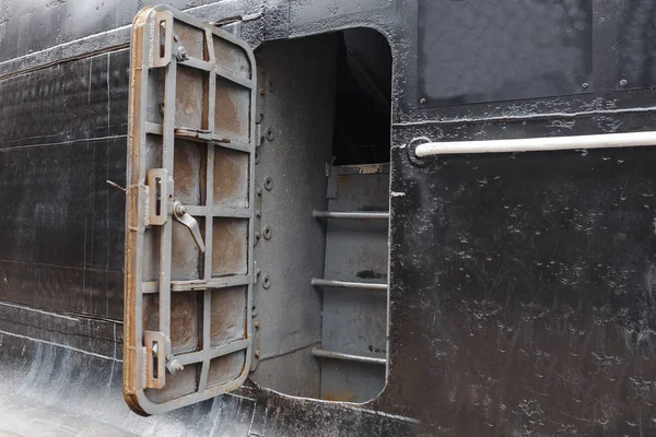 バンカーに装甲の重金属のドア — ストック写真