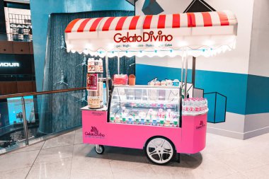 26 Kasım 2019, Uae, Dubai: Dubai AVM 'de dondurma standı Gelato Divino. Fast food işi.