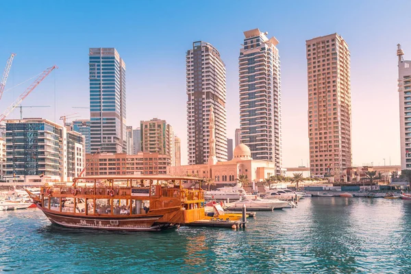 Old-fashioned wooden ferry boat cruise in Dubai Marina harbor. Tourist destinations in United Arab Emirates — Stock Photo, Image