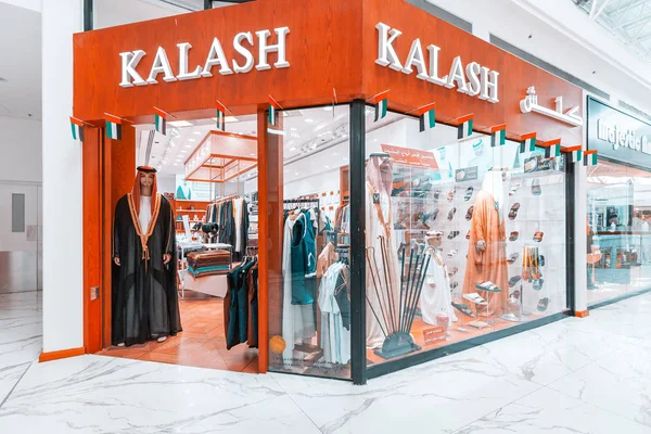 30. listopadu 2019, Dubaj, Uae: Značkový obchod Kalash s tradičním arabským oblečením — Stock fotografie