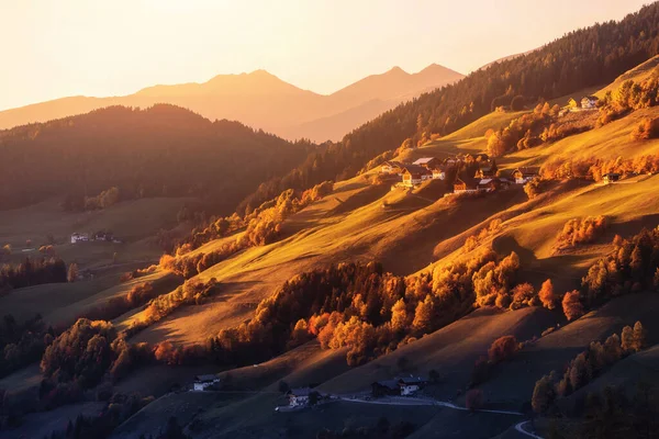 Talya Dolomitler Küçük Bir Köyü Olan Dilik Pastoral Alp Manzarası — Stok fotoğraf