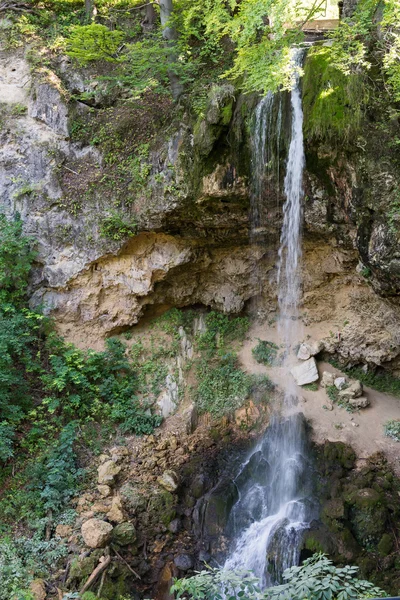 Een stroom van waterpartijen. — Stockfoto