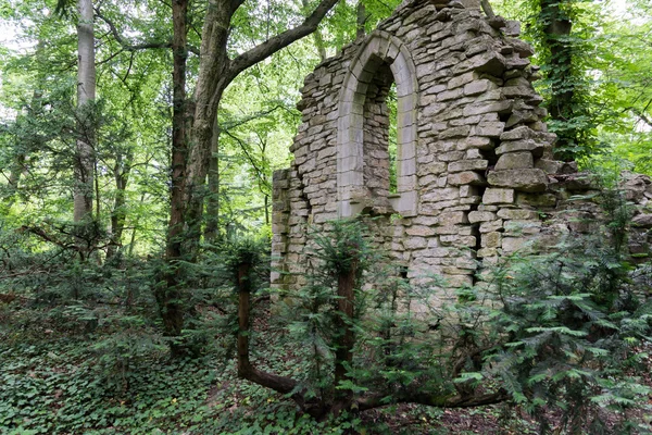 Ruined stone walls. — Stock Photo, Image
